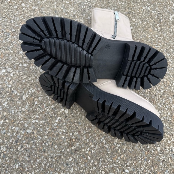 Free People Madison Loafer Boots Sz 39 US 9 Leather Beige Cream Chunky Lug Sole - Picture 4 of 5